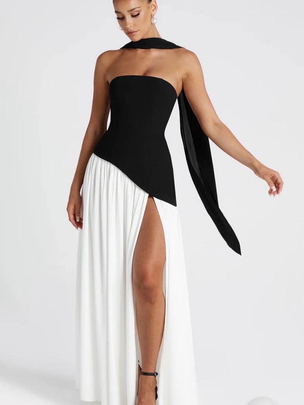 Elegant Strapless Black & White Asymmetric Maxi Dress - Picture 2 of 9